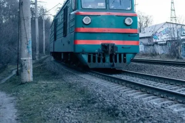 Потяг збив людину