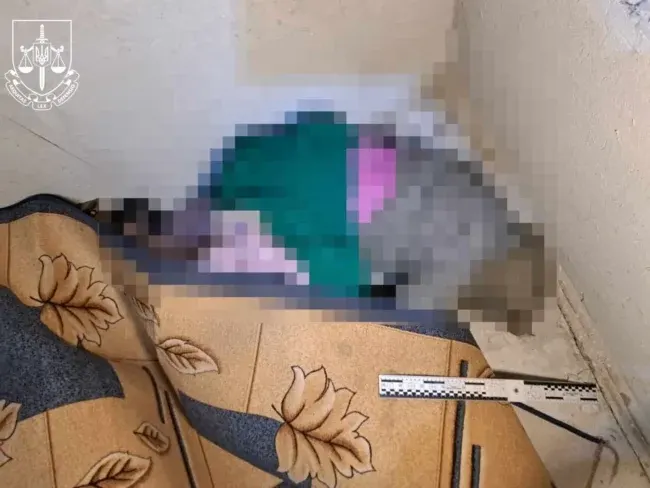 Задушив людину