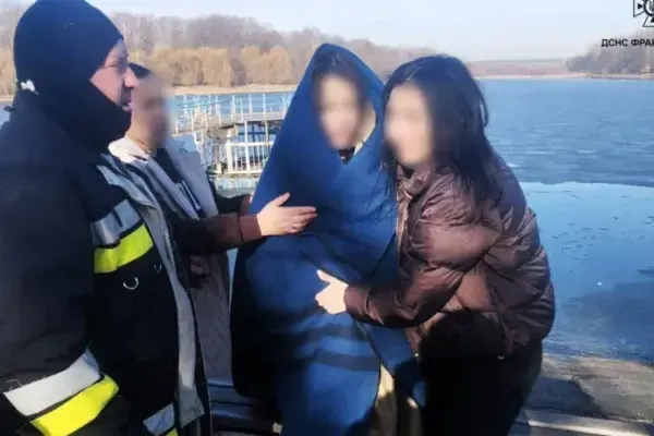 Дитина провалилася під кригу