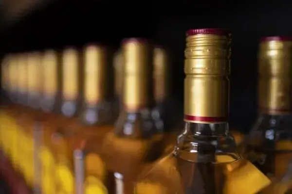 В Бурштині викрили цех з виготовлення підробного алкголю