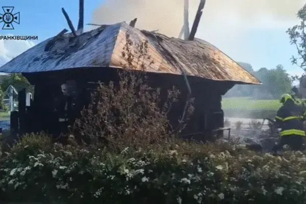 На Прикарпатті горіла дзвінниця