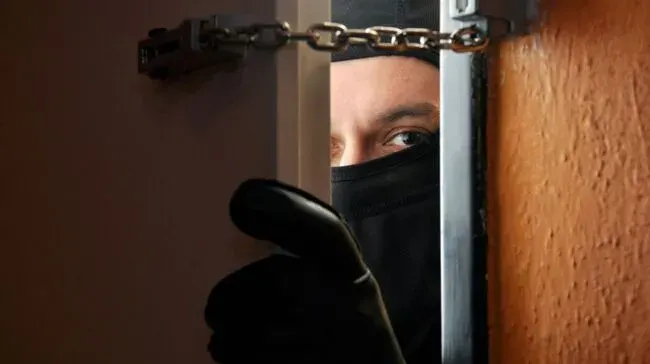Як злодії вираховують багаті квартири