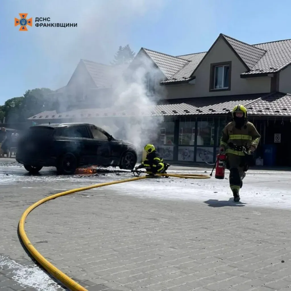 Горів автомобіль