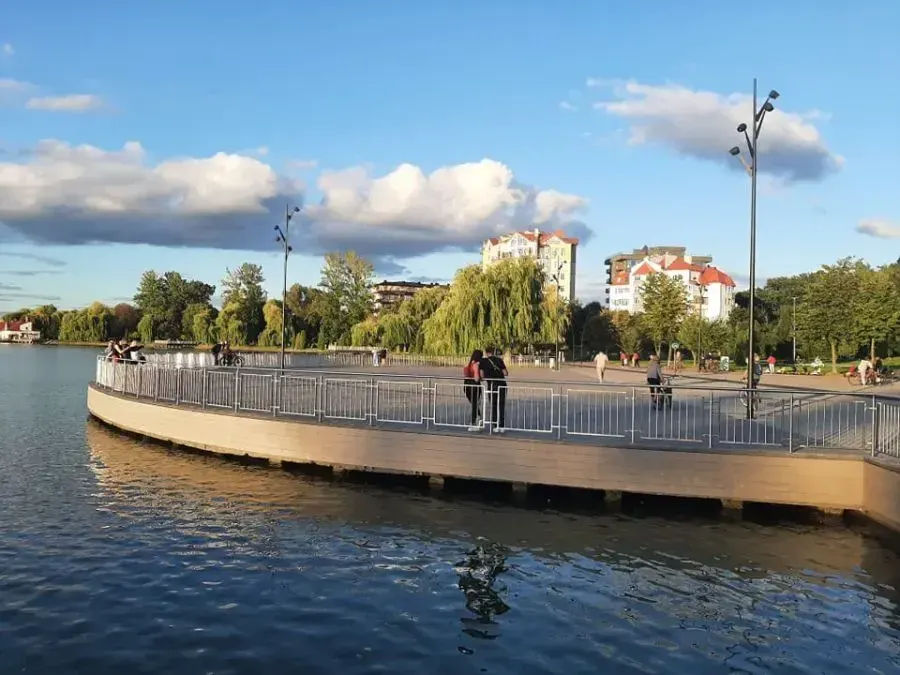 Міське озеро