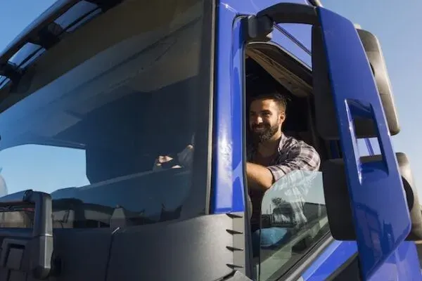 Установка лобового скла на вантажні автомобілі у Києві — Glasscar