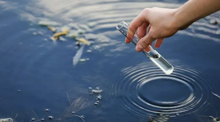 Забруднена вода