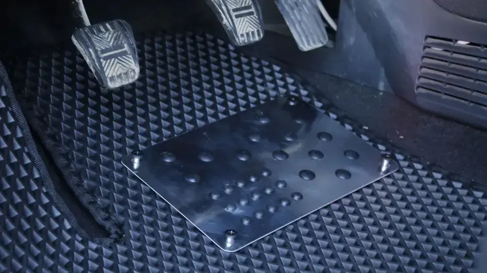 Купити килимки для авто: EVA, гумові чи ворсові?