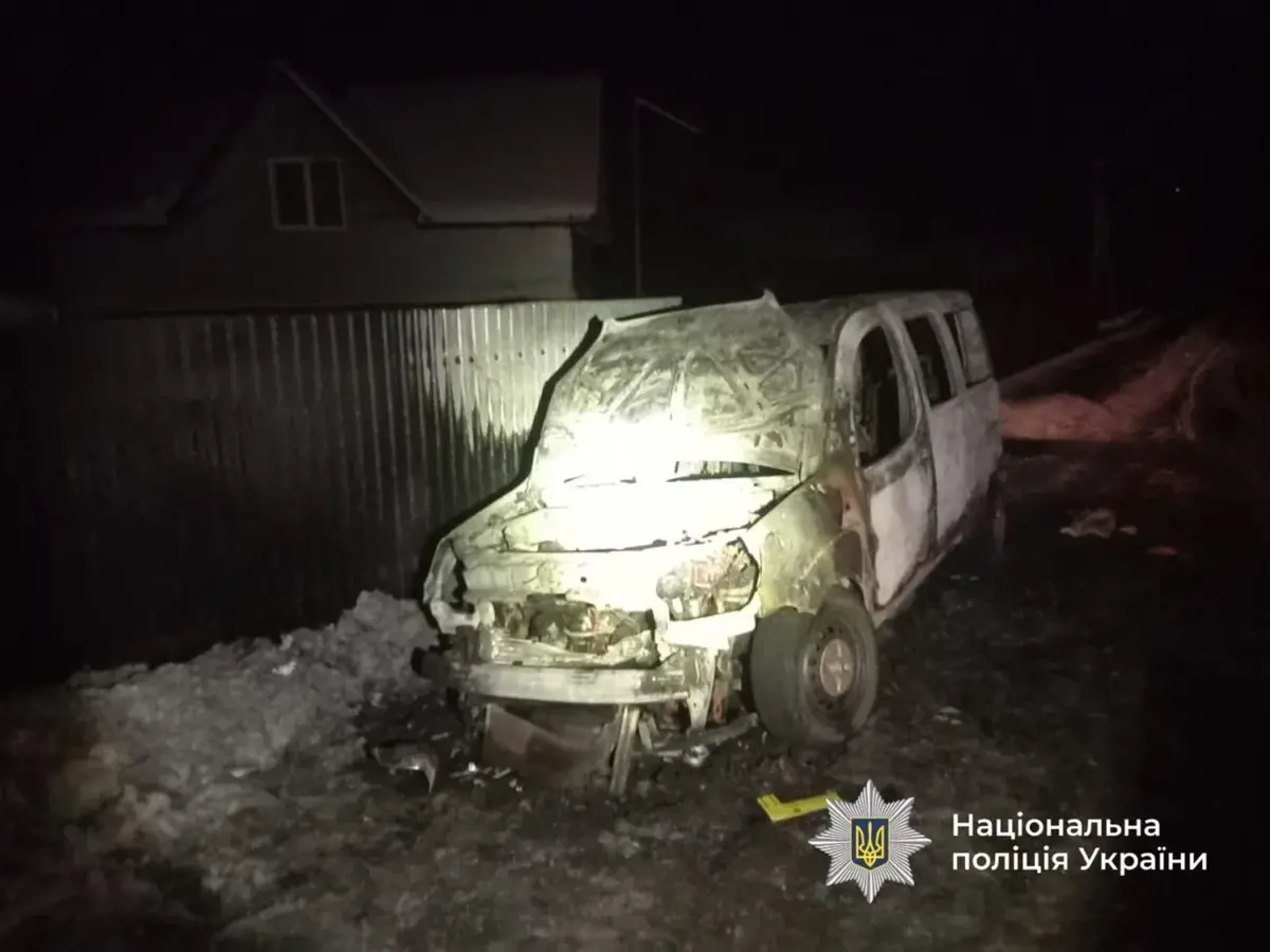 Знищена автівка 