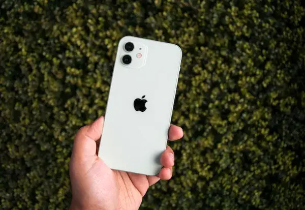 Apple представила iPhone через 50 лет
0
79
