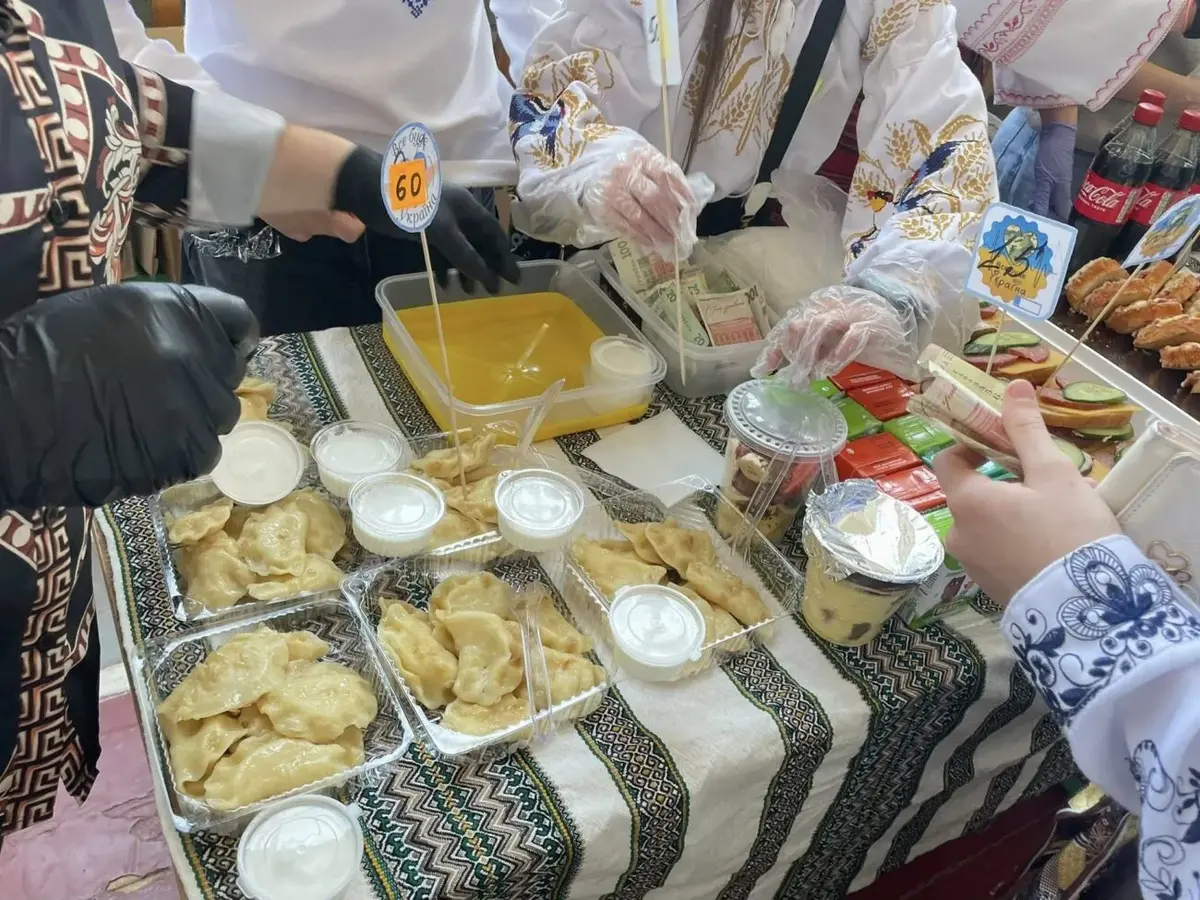 У Надвірнянському ліцеї під час благодійного ярмарку зібрали понад 59 830 гривень