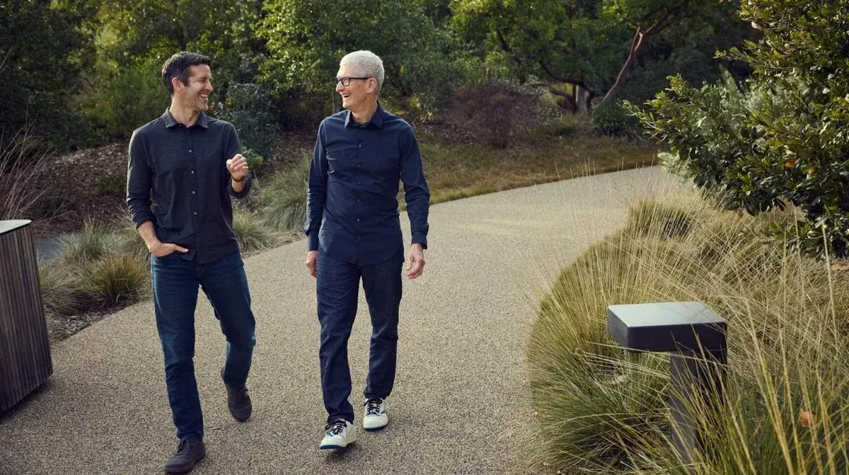 Тім Кук залишає посаду гендиректора Apple