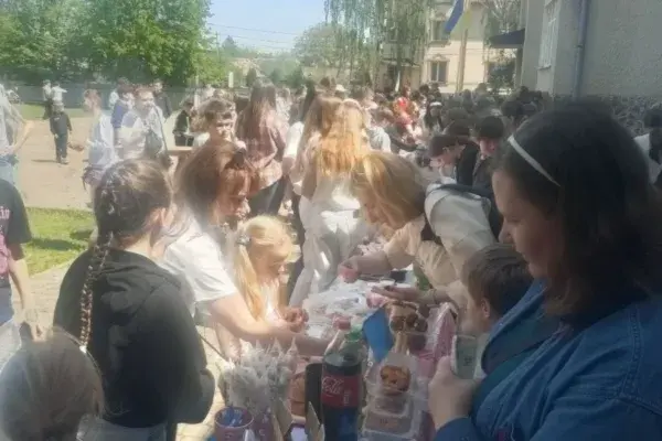 Разом до перемоги: фантастичний результат благодійного ярмарку у Крихівецькому ліцеї