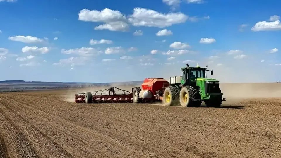 Посівна кампанія на Прикарпатті триває: аграрії вже засіяли понад 65 тисяч гектарів ярих культур