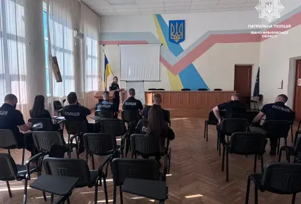 Для командирів Патрульної поліції Прикарпаття провели тренінг із кризової комунікації