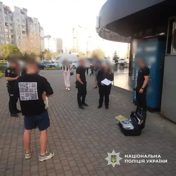 На Прикарпатті поліцейські викрили схеми незаконного обігу наркотиків