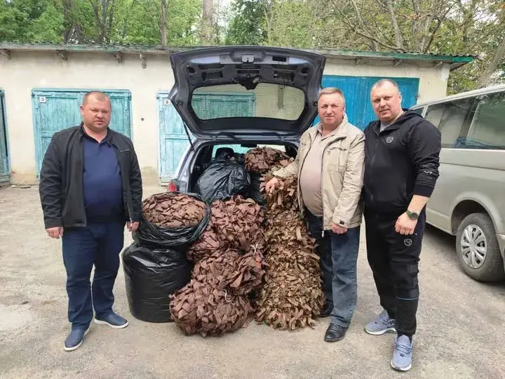 Тлумацька громада передала маскувальні сітки для Збройних Сил України