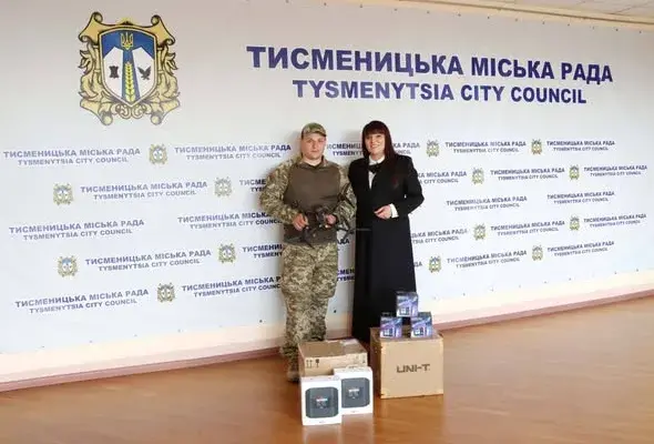 Підтримка «Едельвейсів»: Тисменицька громада передала зарядні пристрої на Донецький напрямок