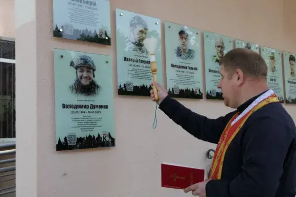 У Калуському ліцеї №5 відкрили інтерактивну меморіальну дошку полеглому Захиснику України Володимиру Думенку