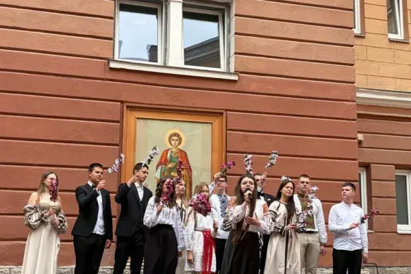 В ІФНМУ відбулося тепле родинне свято до Дня матері та Дня вишиванки