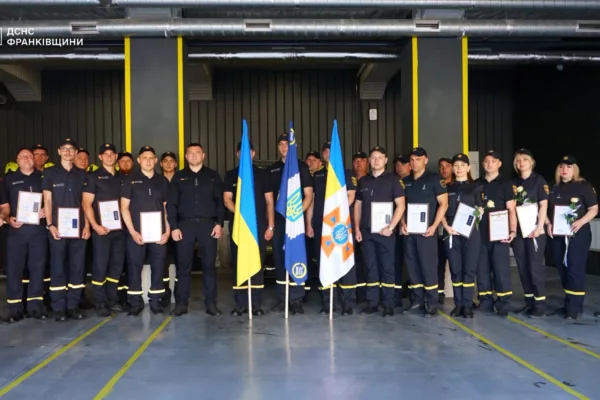 Напередодні Дня Конституції України рятувальники Прикарпаття отримали відзнаки за сумлінну службу, професіоналізм і відданість своїй справі