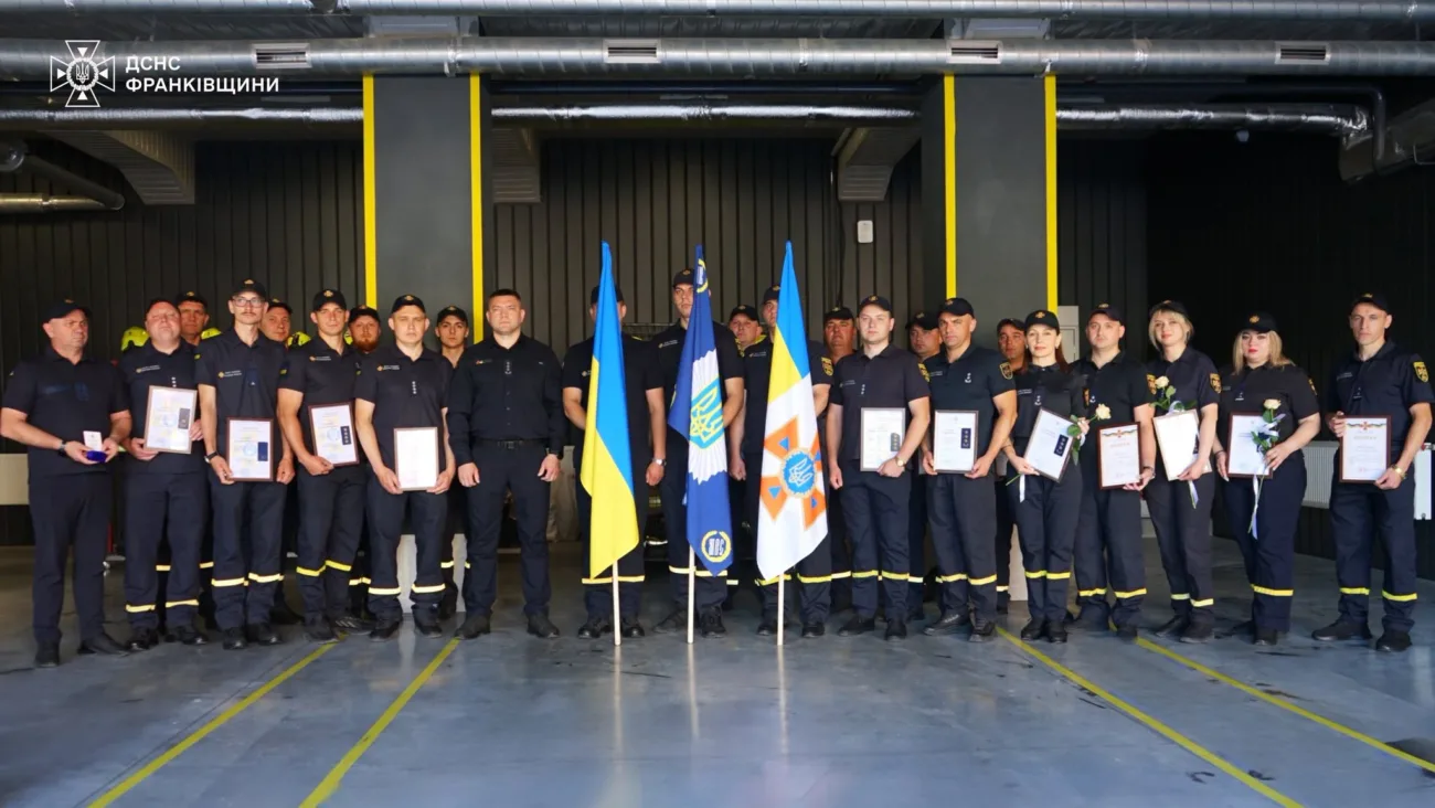 Напередодні Дня Конституції України рятувальники Прикарпаття отримали відзнаки за сумлінну службу, професіоналізм і відданість своїй справі