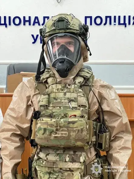 В умовах хімічної небезпеки: у Франківську оперативники боротьби з наркозлочинністю провели спецтренінг для бійців КОРДу