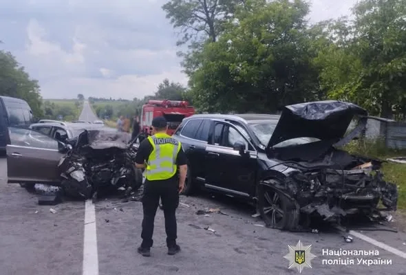 Смертельна аварія на Прикарпатті: у Заболотівській громаді внаслідок зіткнення двох авто загинула жінка, ще двоє людей у лікарні