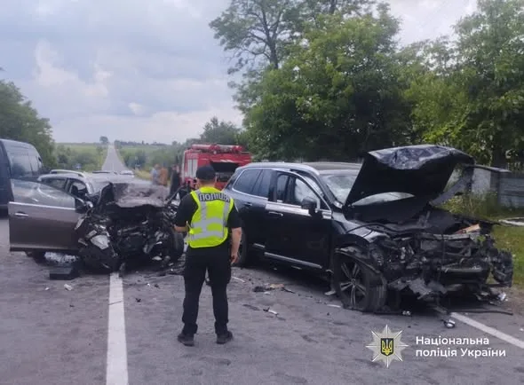 Смертельна аварія на Прикарпатті: у Заболотівській громаді внаслідок зіткнення двох авто загинула жінка, ще двоє людей у лікарні
