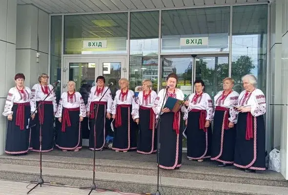В середмісті Івано-Франківська відбулася музично-патріотична програма на підтримку ЗСУ ” З піснею до Перемогу”
