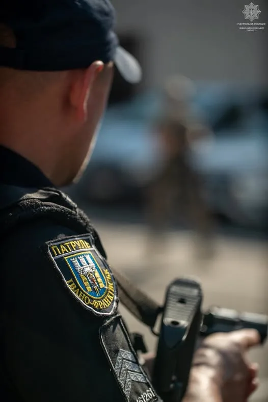 В Івано-Франківську патрульні оштрафували жінку за неправдиве повідомлення про крадіжку