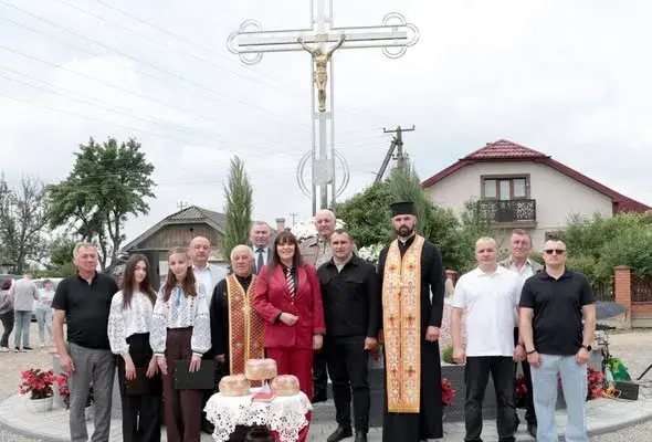 У селі Старі Кривотули відбулося освячення реконструйованого хреста