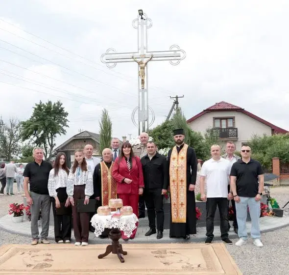 У селі Старі Кривотули відбулося освячення реконструйованого хреста