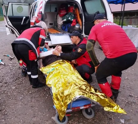 На Говерлі гірські рятувальники допомогли травмованому туристу