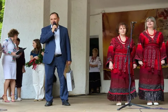 Руслан Марцінків привітав вокальний ансамбль «Квіти ромену» з 20-річчям творчої діяльності