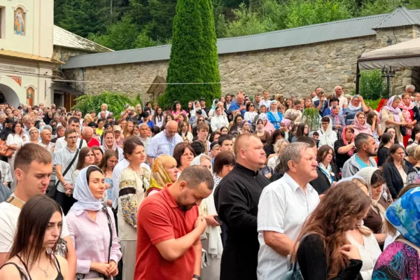 Тисячі паломників з усієї України взяли участь у Всеукраїнській прощі до Манявського скита