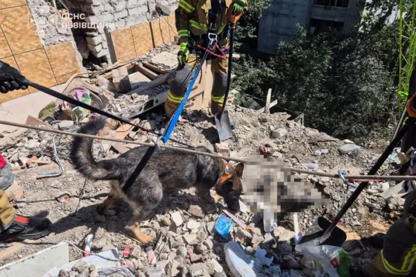 У Львові з-під завалів зруйнованого будинку деблокували тіло загиблого