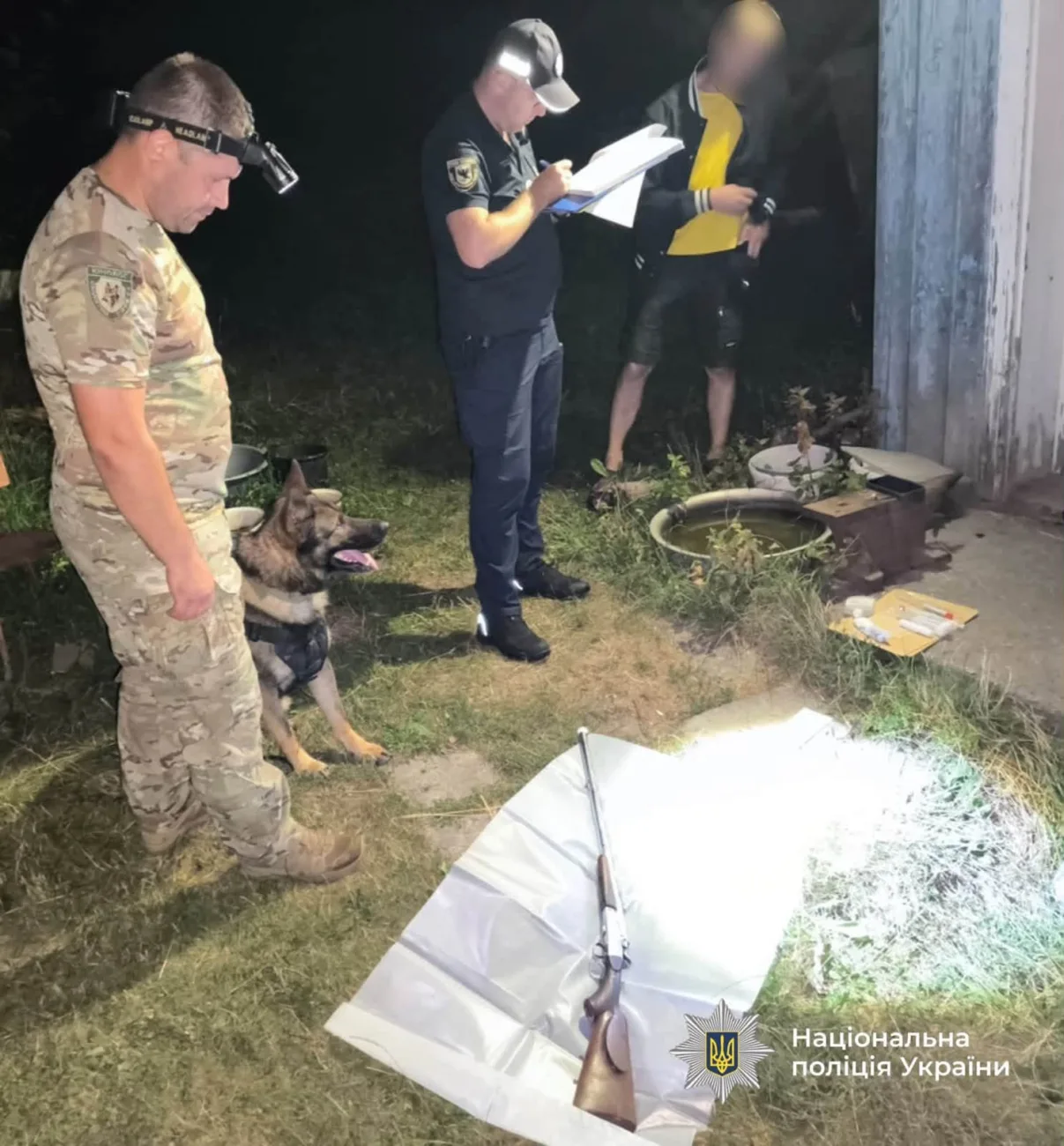 Вистрілив у сина під час сварки: на Косівщині 67-річного чоловіка затримали за замах на вбивство