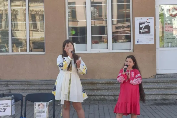 У середмісті Івано-Франківська відбулася музично-патріотична програма до Дня молоді