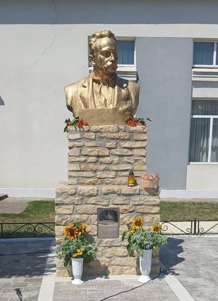 У Чернятині урочисто освятили відновлений пам’ятник Івану Франку