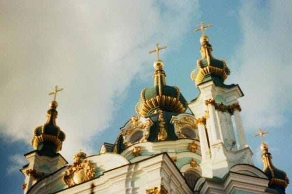 День ангела 15 серпня: Успіння Пресвятої Богородиці, кого привітати та чого не варто робити