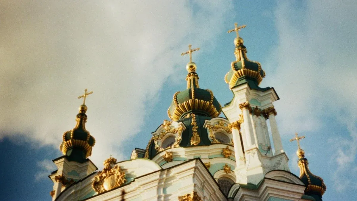 День ангела 15 серпня: Успіння Пресвятої Богородиці, кого привітати та чого не варто робити