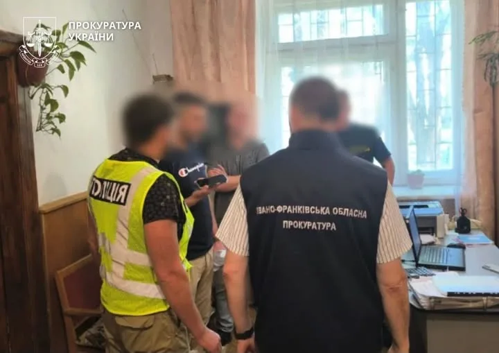 Схема на державному майні: у Івано-Франківську на хабарі викрили депутата міськради