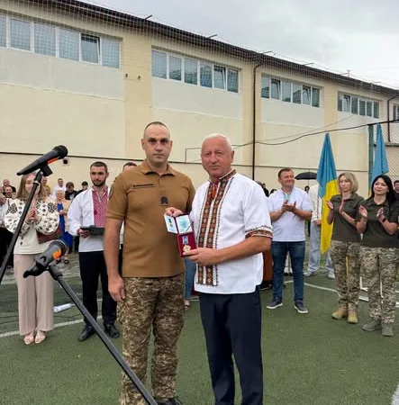 Директор ВСП «Івано-Франківський фаховий коледж фізичного виховання НУФВСУ» Любомир Пасічняк нагороджений нагрудним знаком «За розбудову України»