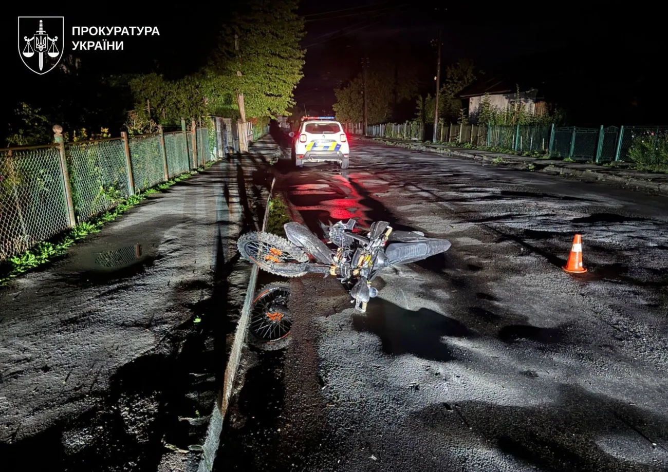 На Прикарпатті п’яний неповнолітній водій мотоцикла спричинив смертельну ДТП – йому повідомлено про підозру