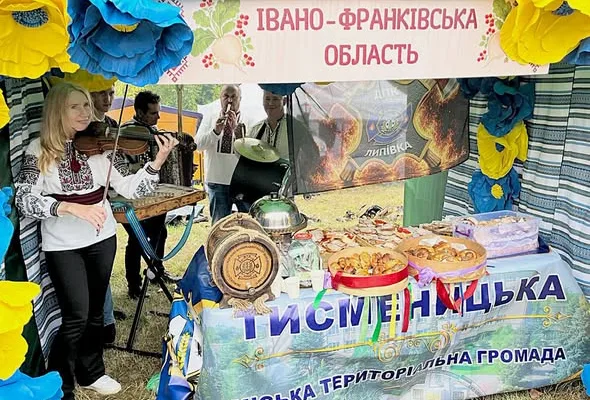Тисменицька громада представила Прикарпаття на всеукраїнському гастрофестивалі «Білий борщ і не тільки»