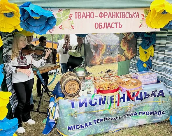Тисменицька громада представила Прикарпаття на всеукраїнському гастрофестивалі «Білий борщ і не тільки»