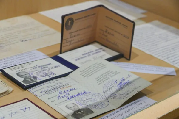 Пам’ять, збережена в архівах: у Калуші презентували виставку про пластуна, оунівця, лікаря та в’язня «Берлагу» Ігоря Дякона