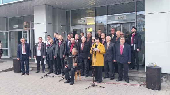 В середмісті Івано-Франківська знову звучала українська пісня заради Перемоги