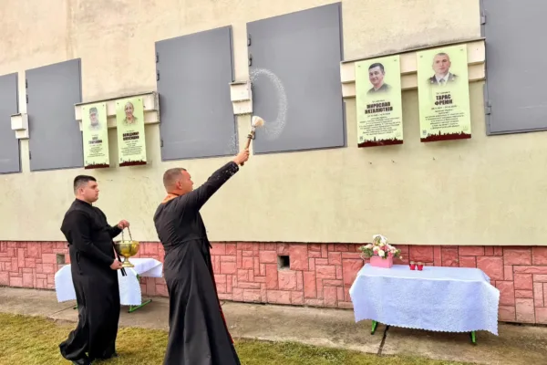 В Опришівцях відкрили та освятили пам’ятні дошки п’ятьом Захисникам України