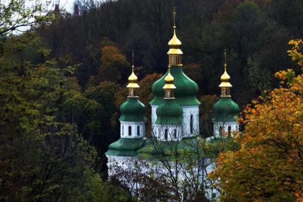 Церковне свято 20 жовтня: великомученик Артемій і заборона витрушувати подушки